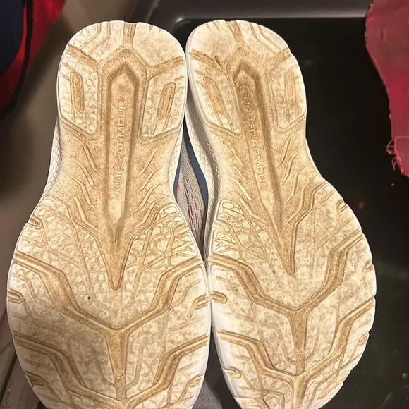 Under Armour shoes - Picture 4 of 5